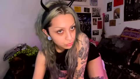 KIng Venus online show from 12.16.24