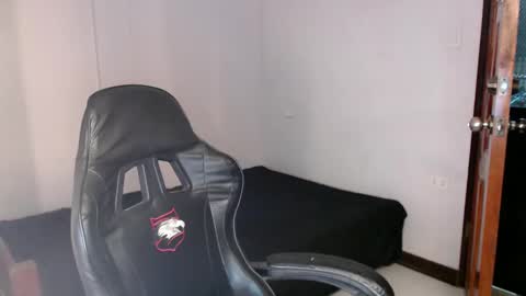 Snapshot of thefriskyasian chatting on 01.02.25 Jaycee online show from 01.02.25