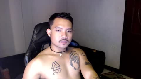 Snapshot of thefriskyasian chatting on 01.05.25 Jaycee online show from 01.05.25