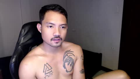 Snapshot of thefriskyasian chatting on 01.08.25 Jaycee online show from 01.08.25
