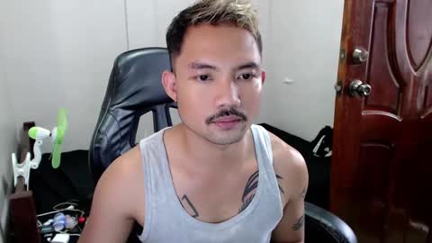 Snapshot of thefriskyasian chatting on 02.04.25 Jaycee online show from 02.04.25