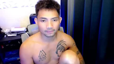 Snapshot of thefriskyasian chatting on 09.10.25 Jaycee online show from 09.10.25