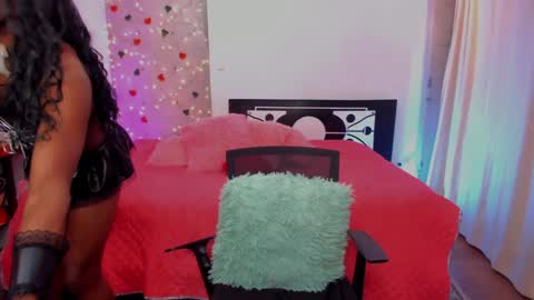 Snapshot of thegoldenbitch chatting on 01.05.25 Goldie online show from 01.05.25