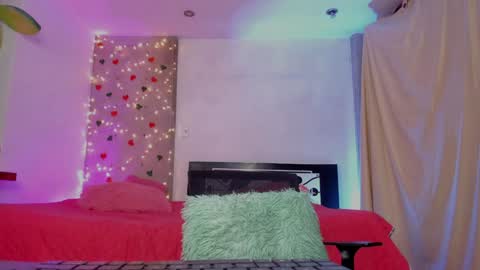 Snapshot of thegoldenbitch chatting on 01.08.25 Goldie online show from 01.08.25