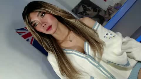 Snapshot of thehornygirl_laisa chatting on 06.15.26 laisa online show from 06.15.26