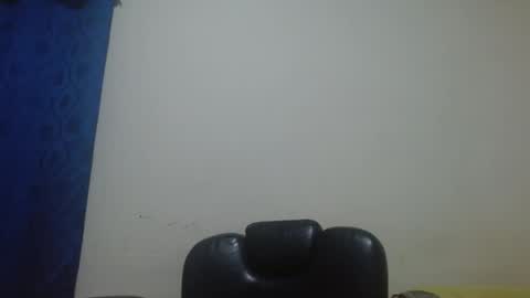 Snapshot of thehousedog chatting on 04.28.26 thehousedog online show from 04.28.26