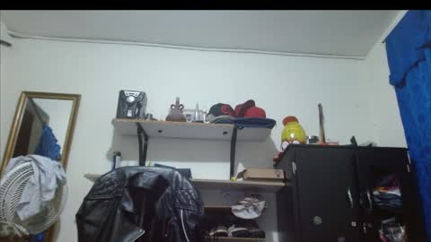 Snapshot of thehousedog chatting on 05.03.26 thehousedog online show from 05.03.26