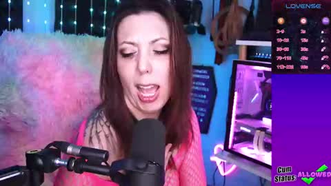 Snapshot of thekittengirlnix chatting on 02.25.26 Nix online show from 02.25.26