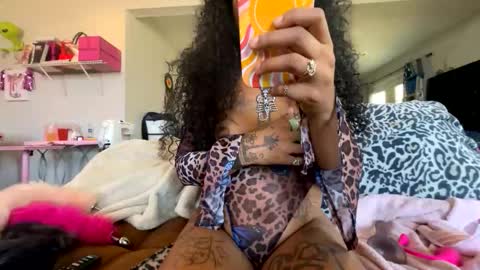 Snapshot of themoodywitch chatting on 11.12.25 the moody witch online show from 11.12.25