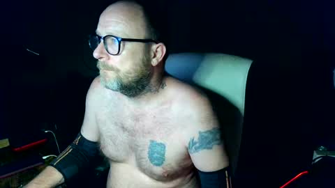 Snapshot of theneoretrospectiveone chatting on 07.05.26 just a guy thats broke online show from 07.05.26