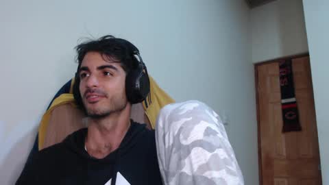 Snapshot of therazhanen chatting on 04.23.26 Santiago Enrique online show from 04.23.26