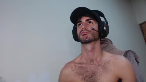 Snapshot of therazhanen chatting on 04.29.26 Santiago Enrique online show from 04.29.26
