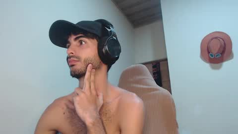 Snapshot of therazhanen chatting on 05.03.26 Santiago Enrique online show from 05.03.26