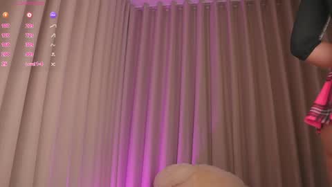 Snapshot of therealpeach_ chatting on 06.09.26 online show from 06.09.26