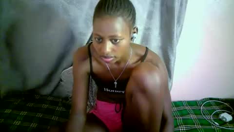 Snapshot of therry_heart chatting on 10.25.25 hearty online show from 10.25.25