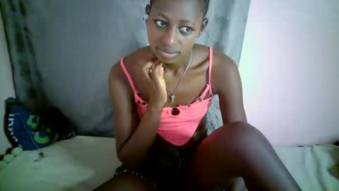 Snapshot of therry_heart chatting on 10.27.25 hearty online show from 10.27.25