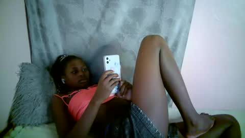 Snapshot of therry_heart chatting on 10.27.25 hearty online show from 10.27.25