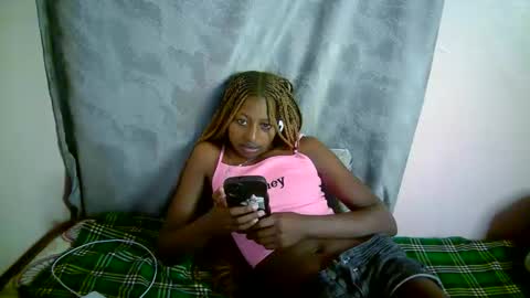 Snapshot of therry_heart chatting on 11.12.25 hearty online show from 11.12.25