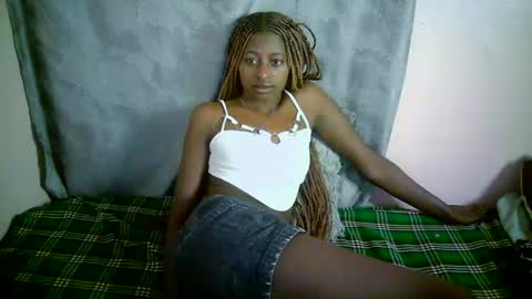 Snapshot of therry_heart chatting on 11.14.25 hearty online show from 11.14.25