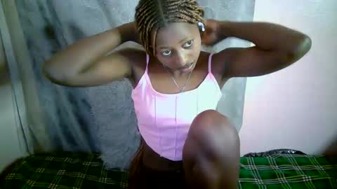 Snapshot of therry_heart chatting on 11.15.25 hearty online show from 11.15.25