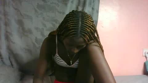 Snapshot of therry_heart chatting on 11.30.25 hearty online show from 11.30.25