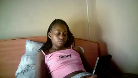 Snapshot of therry_heart chatting on 04.30.26 hearty online show from 04.30.26
