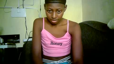 Snapshot of therry_heart chatting on 05.20.26 hearty online show from 05.20.26
