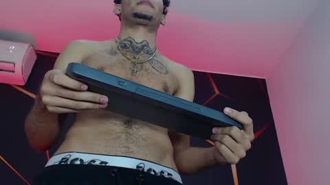 theskinny8inch_ online show from 01.28.25