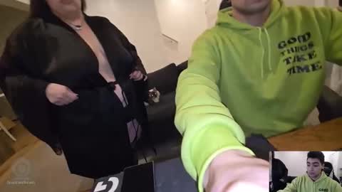 Snapshot of theslutcouple98 chatting on 01.17.26 theslutcouple98 online show from 01.17.26