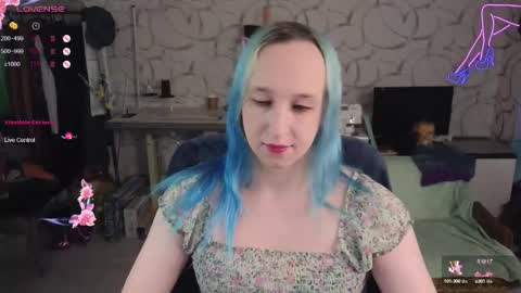 Snapshot of thetrixy chatting on 09.24.25 The Great And Powerful Trixie online show from 09.24.25