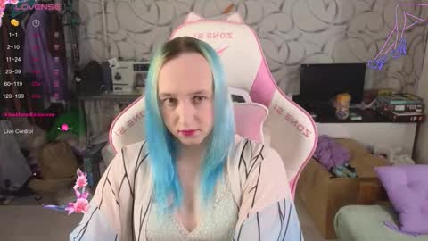 Snapshot of thetrixy chatting on 10.08.25 The Great And Powerful Trixie online show from 10.08.25