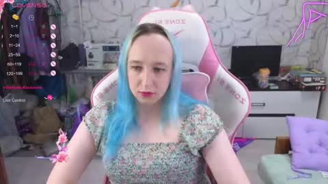 Snapshot of thetrixy chatting on 10.09.25 The Great And Powerful Trixie online show from 10.09.25