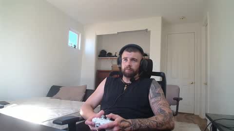 Snapshot of theufcfan_8181 chatting on 09.09.25 troy online show from 09.09.25