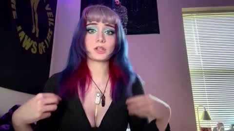 Snapshot of thewildwildwest chatting on 04.06.26 West online show from 04.06.26