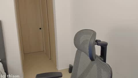 thiaan__ online show from 11.08.25