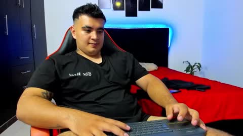 Snapshot of thiago_cp01 chatting on 02.10.25 Thiago online show from 02.10.25