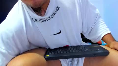 Snapshot of thiago_cp01 chatting on 10.14.25 Thiago online show from 10.14.25