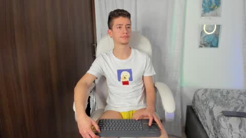 Manuel online show from 10.04.25