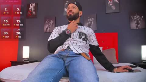 Thia Gomez online show from 12.17.24