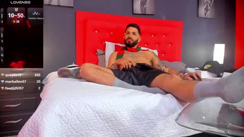 Thia Gomez online show from 12.21.24