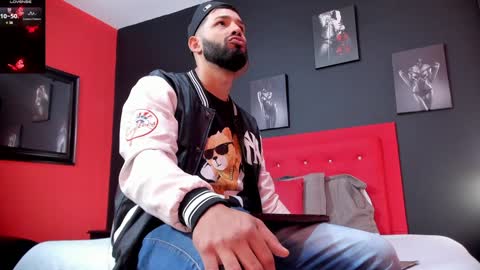 Thia Gomez online show from 12.28.24