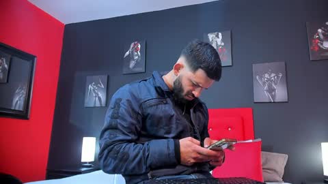 Thia Gomez online show from 01.10.25