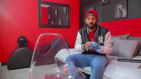 Thia Gomez online show from 02.26.25