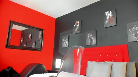 Thia Gomez online show from 09.12.25