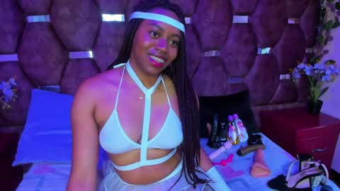 Snapshot of thiana_taylor chatting on 09.16.25 thiana_taylor online show from 09.16.25
