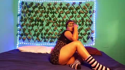Snapshot of thicc_queen_the_rascal chatting on 09.21.25 Thicc Queen The Rascal online show from 09.21.25
