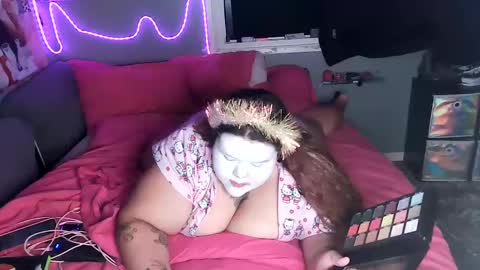 Snapshot of thiccmommy chatting on 09.19.25 milkmommy online show from 09.19.25