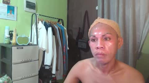 Snapshot of thick_bigcock13 chatting on 10.10.25 gil online show from 10.10.25