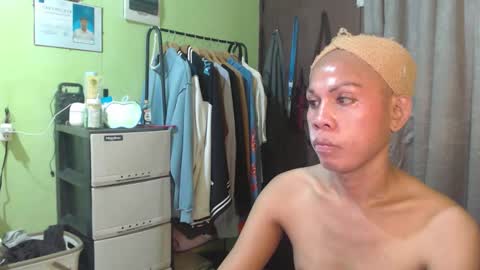 Snapshot of thick_bigcock13 chatting on 10.13.25 gil online show from 10.13.25