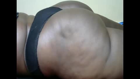 Snapshot of thick_queenn chatting on 02.12.25 thick_queenn online show from 02.12.25